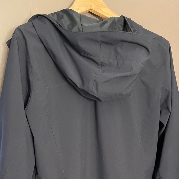 Columbia Windbreaker Jacket - Black with Hood and Velcro Closures - Picture 13 of 15